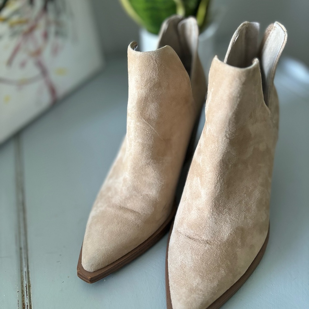 Vince Camuto Gigietta Suede Heeled Bootie